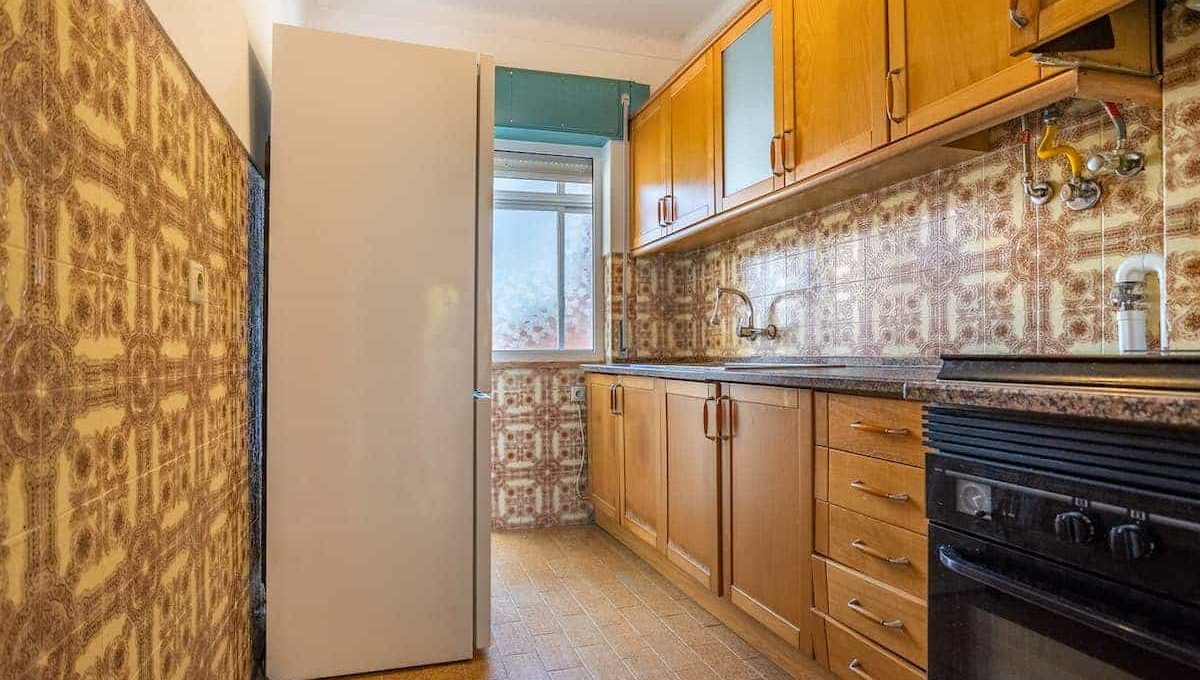 Apartamento T3 no centro da Amora - à venda na rua Sociedade Filarmónica Operária Amorense