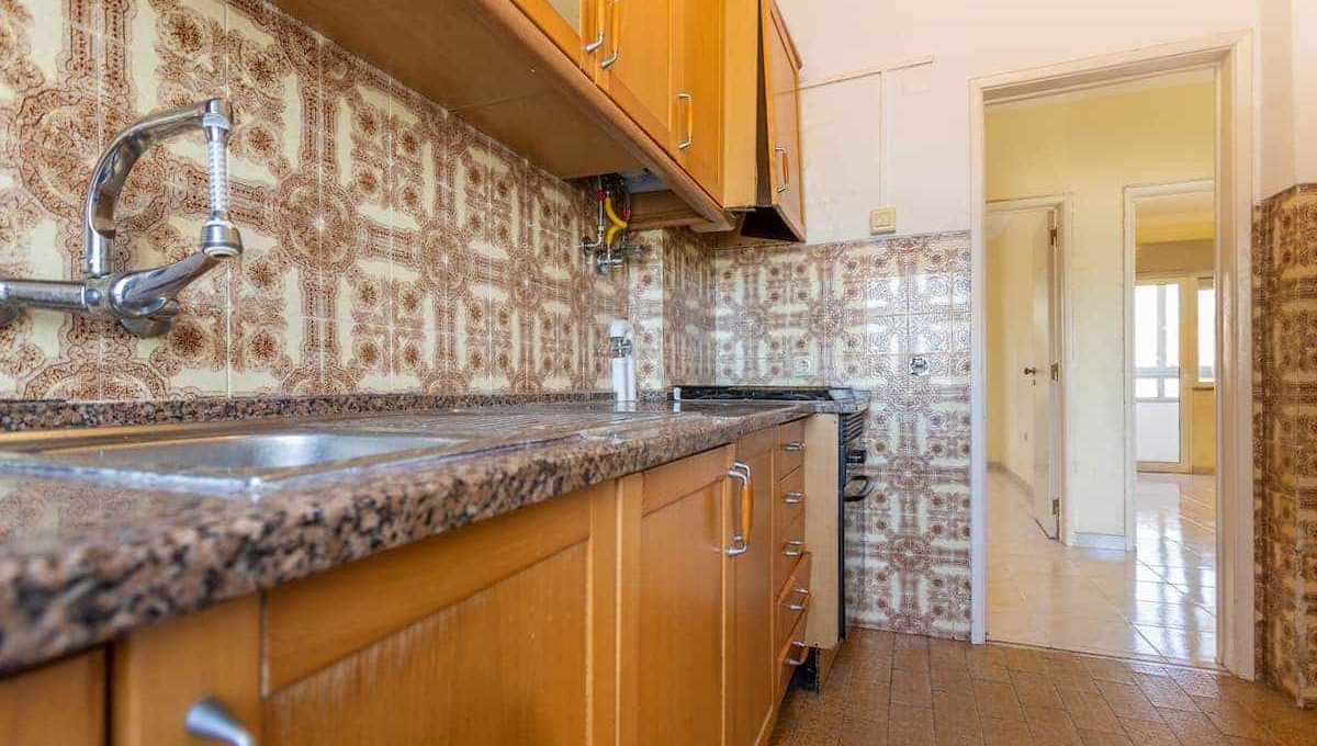 Apartamento T3 no centro da Amora - à venda na rua Sociedade Filarmónica Operária Amorense