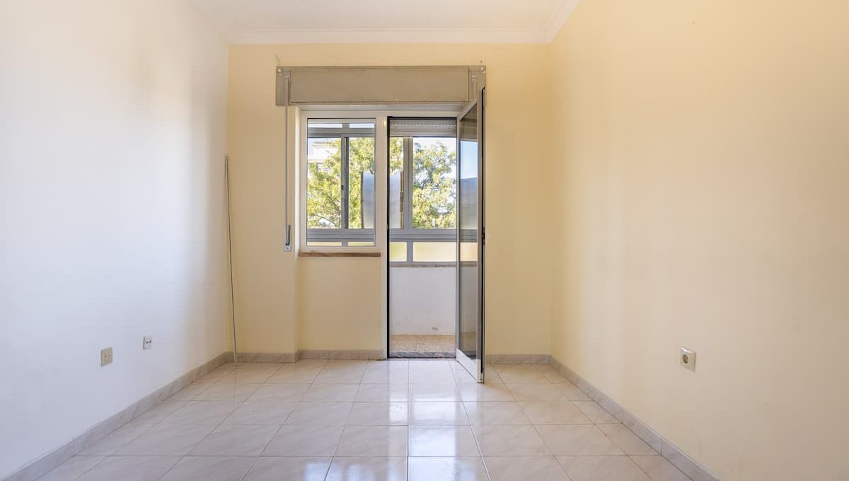Apartamento T3 no centro da Amora - à venda na rua Sociedade Filarmónica Operária Amorense