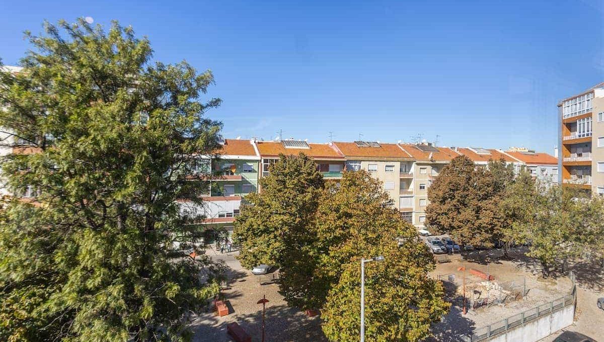Apartamento T3 no centro da Amora - à venda na rua Sociedade Filarmónica Operária Amorense