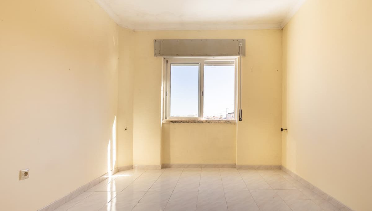 Apartamento T3 no centro da Amora - à venda na rua Sociedade Filarmónica Operária Amorense