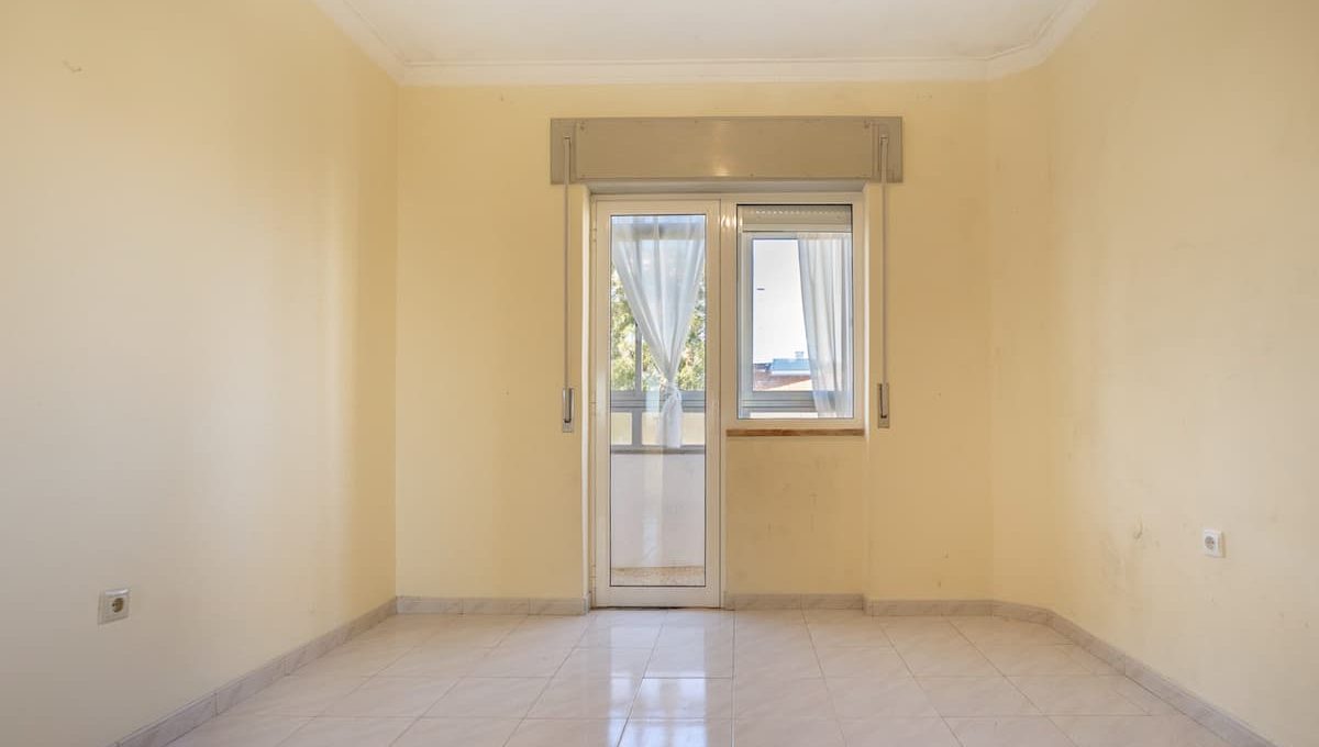 Apartamento T3 no centro da Amora - à venda na rua Sociedade Filarmónica Operária Amorense