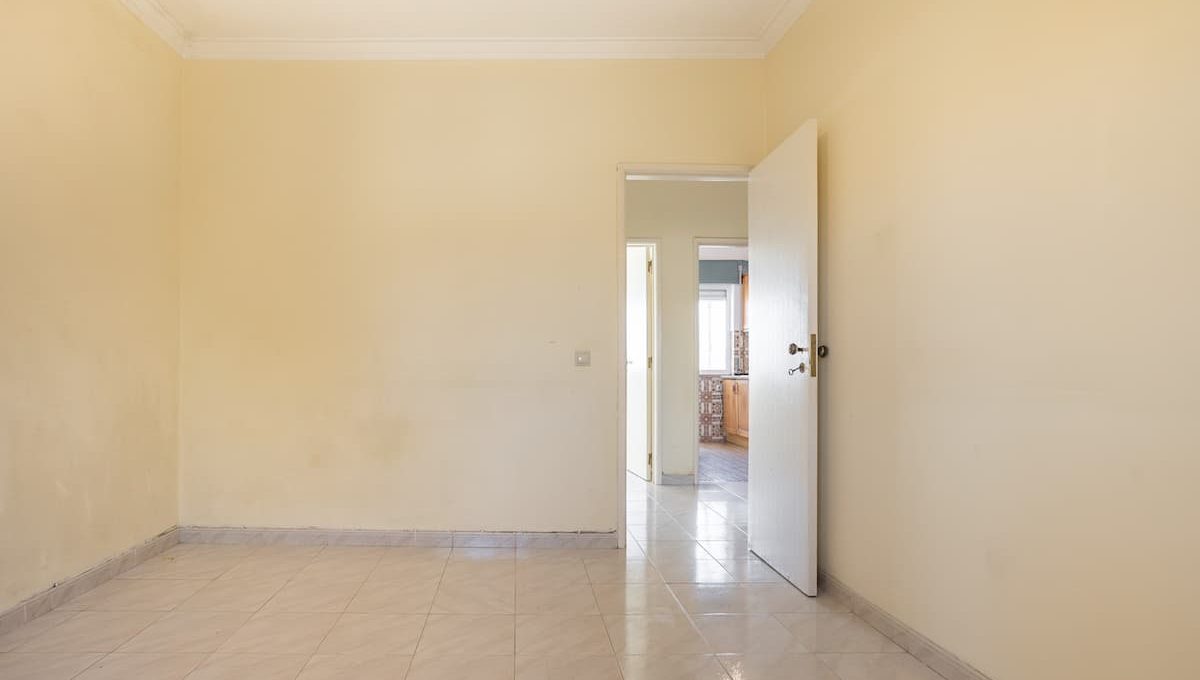 Apartamento T3 no centro da Amora - à venda na rua Sociedade Filarmónica Operária Amorense